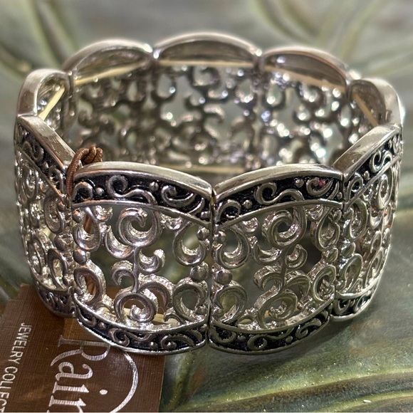 Gorgeous Filigree wide Silver & black cuff stretch bracelet, classic statement - Picture 1 of 4